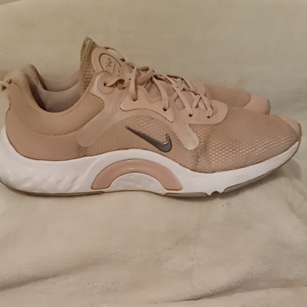 Nike Women's Renew In Season TR11 Trainers